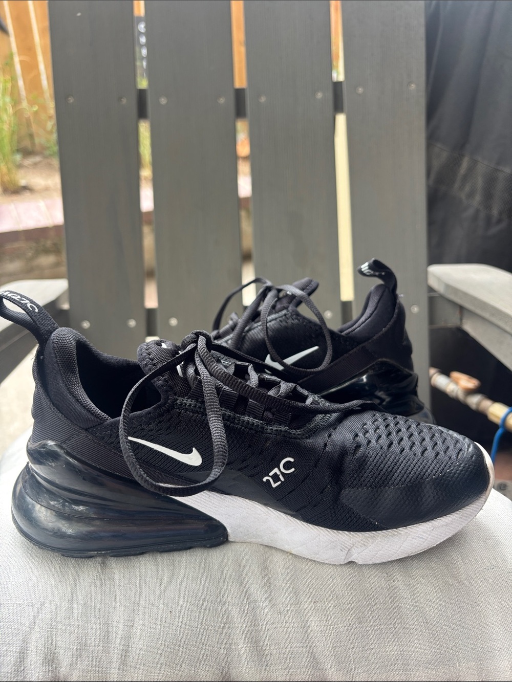 Nike women’s Black and White Air Max 270 Sneakers - Picture 5 of 8